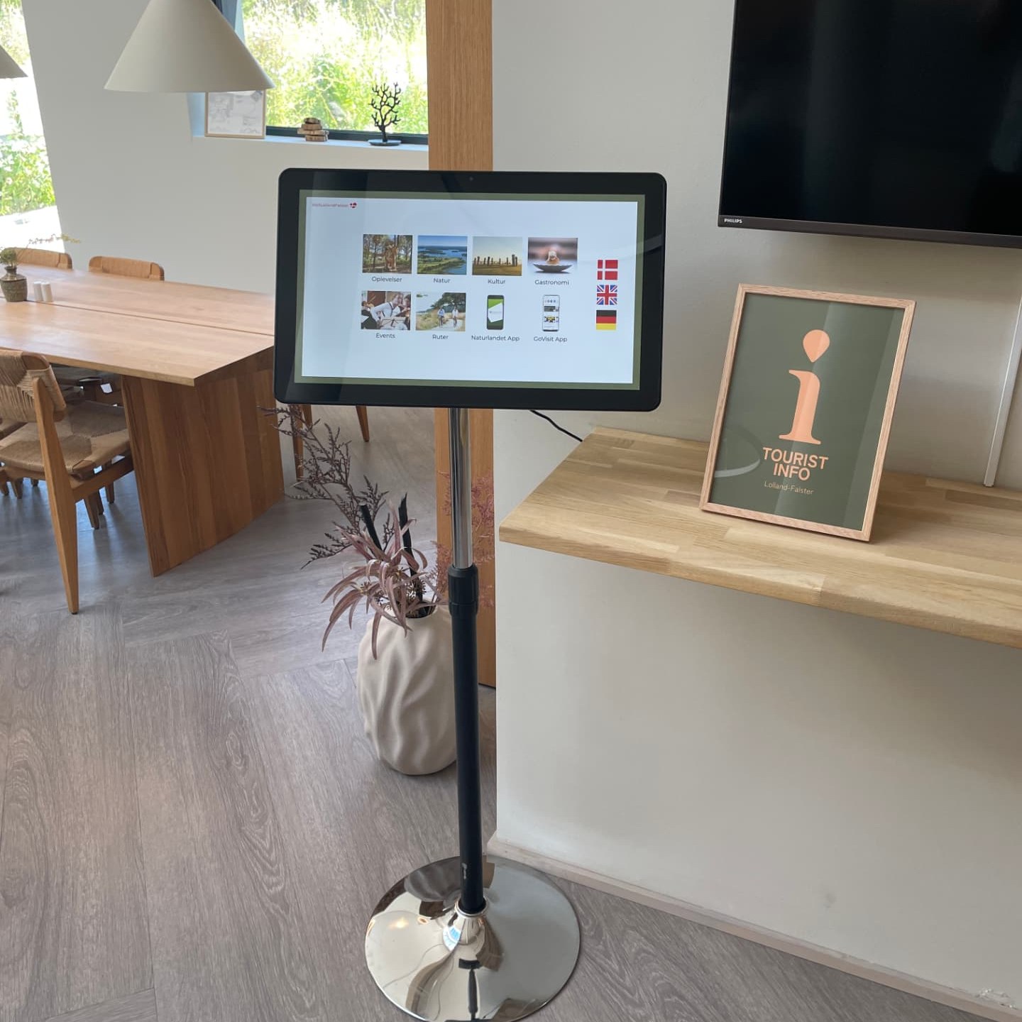 Touch-kiosk med GoVisit Turist app i et turistinformationscenter